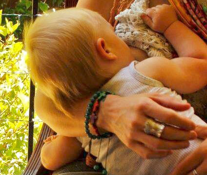 How to Stop Pinching or Scratching While Breastfeeding