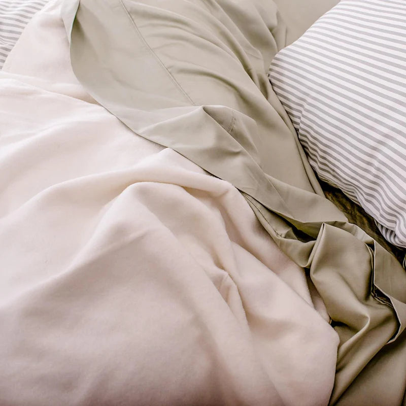 Organic Bamboo Bed Blanket – Hypoallergenic, Breathable & Ultra-Soft